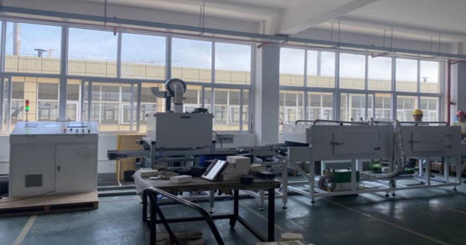 mg不朽情缘特瓷陶瓷橡胶复合衬板硫化喷胶线