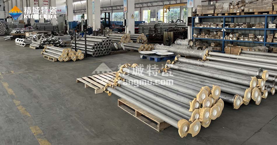 mg不朽情缘特瓷锂电池内衬陶瓷运送管道生产车间