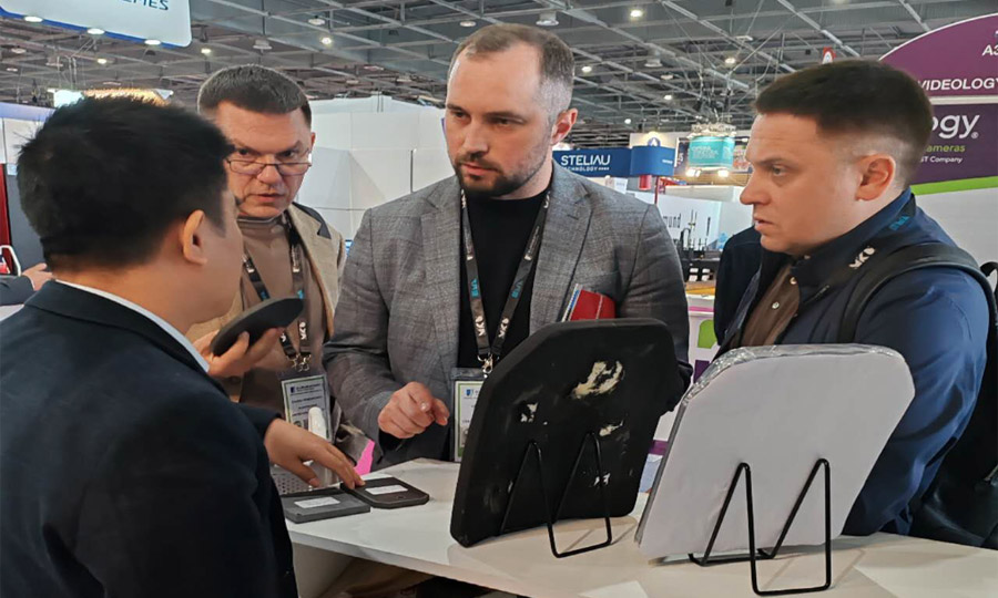 湖南mg不朽情缘携最新防弹产品亮相法国欧洲国际防务展